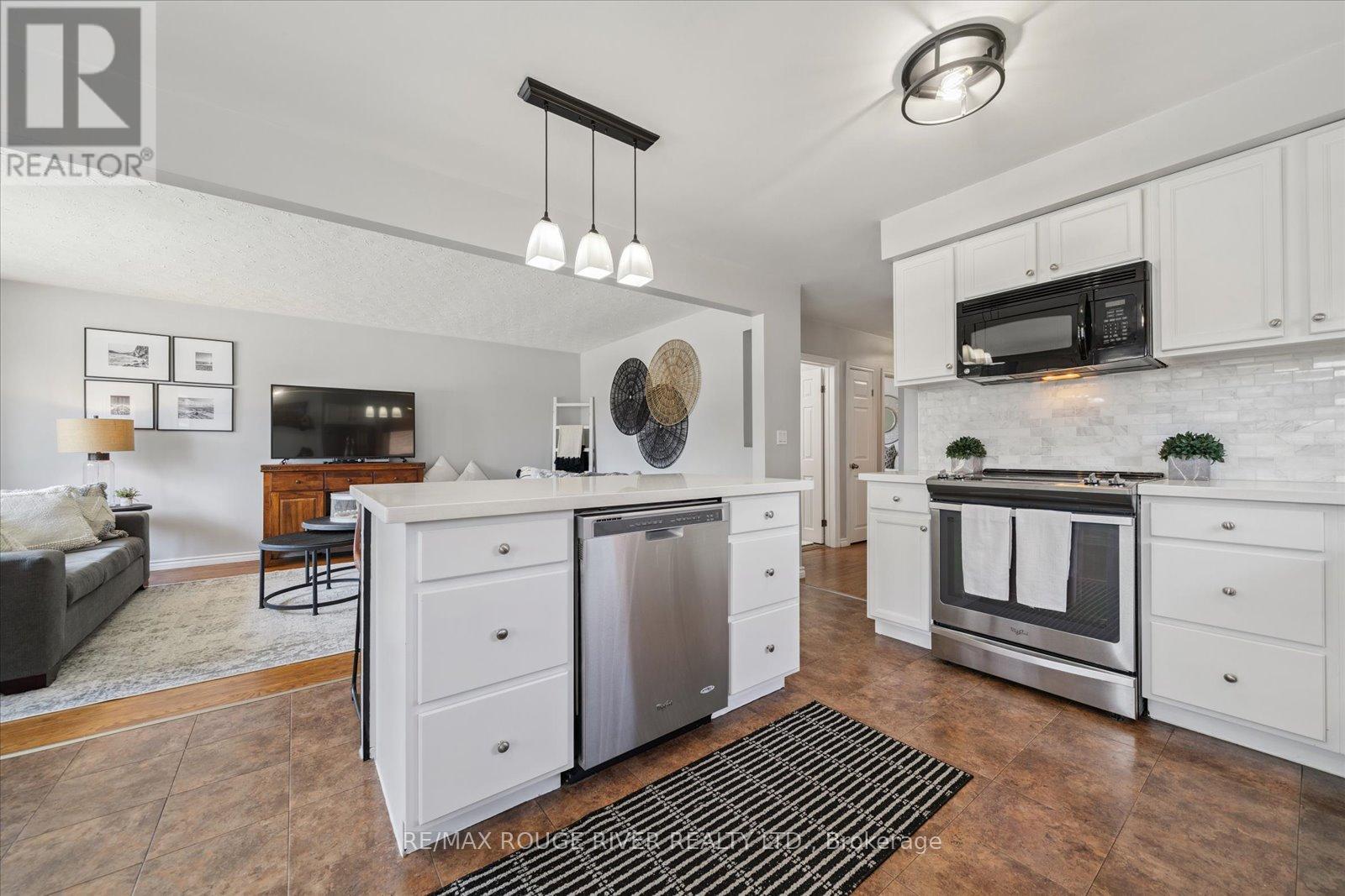 Photo 7 of 630 Athol Street E, Oshawa ON