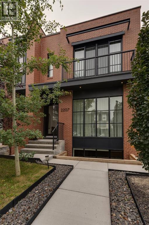 Photo 2 of 2207 29 Avenue Sw, Calgary AB