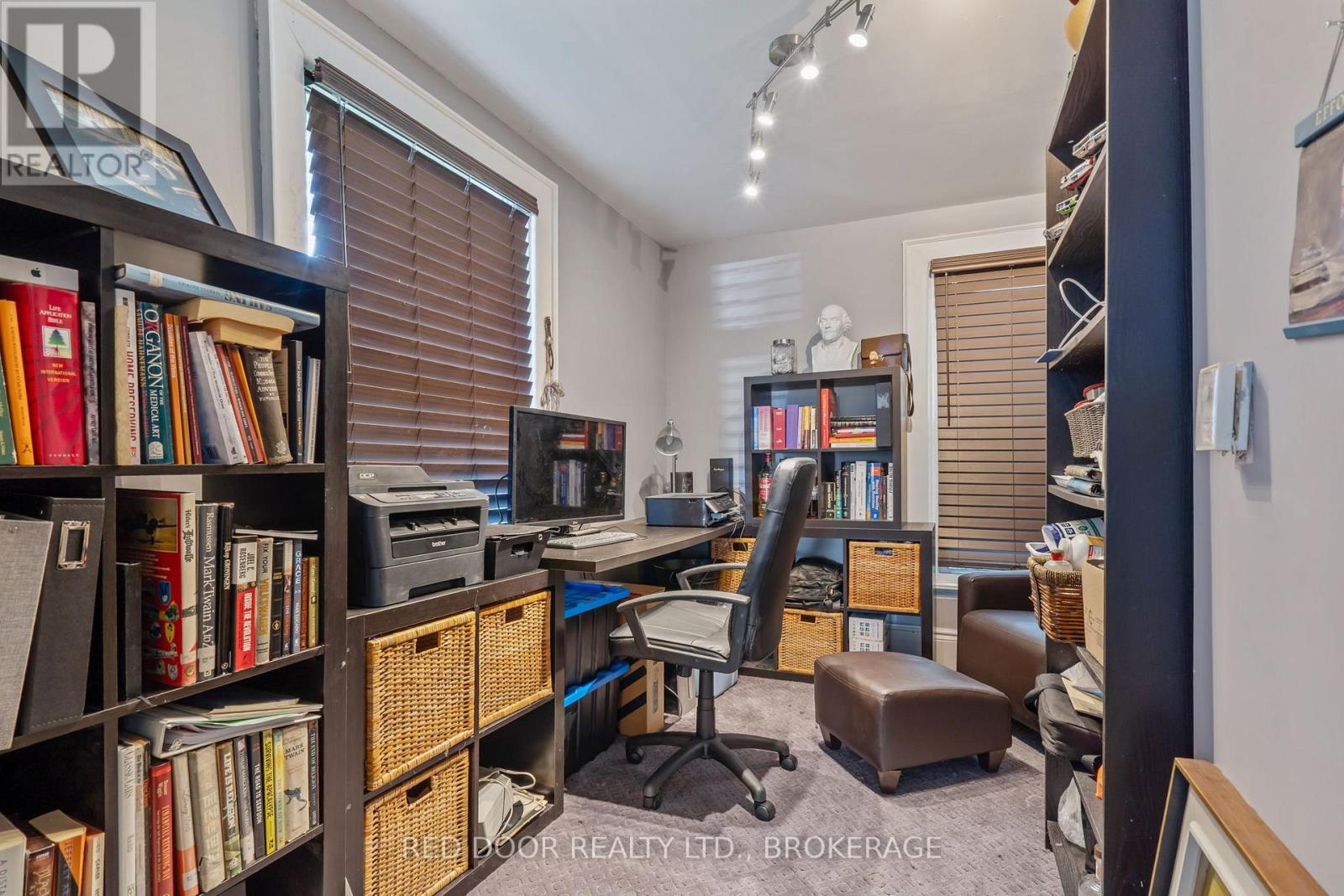 292 HETTY STREET W Property Photo