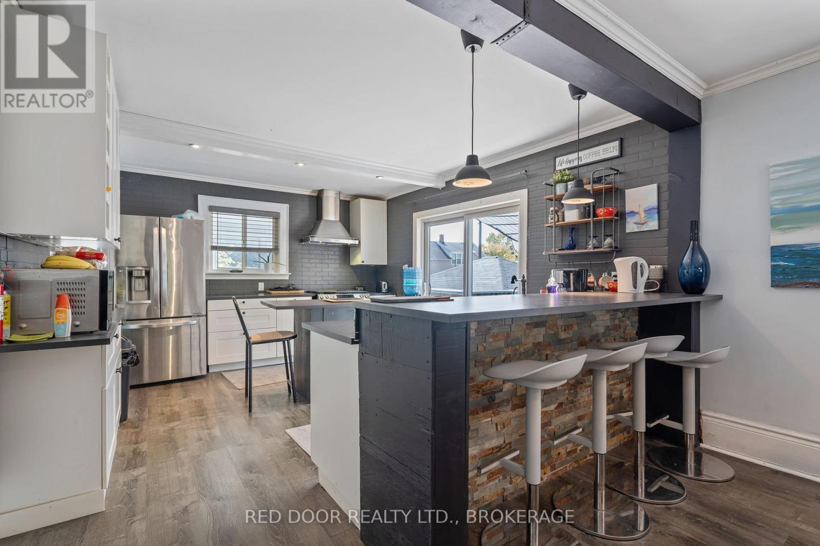 292 HETTY STREET W Property Photo