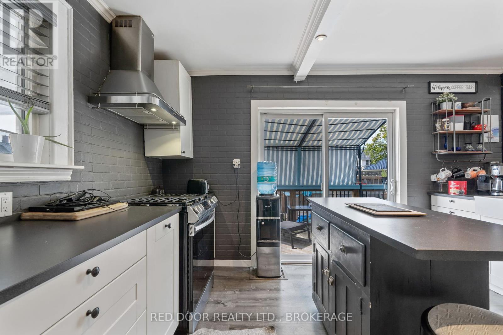 292 HETTY STREET W Property Photo