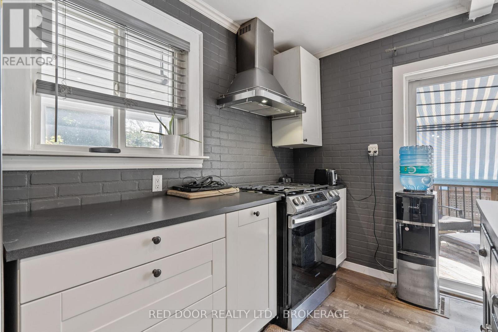 292 HETTY STREET W Property Photo