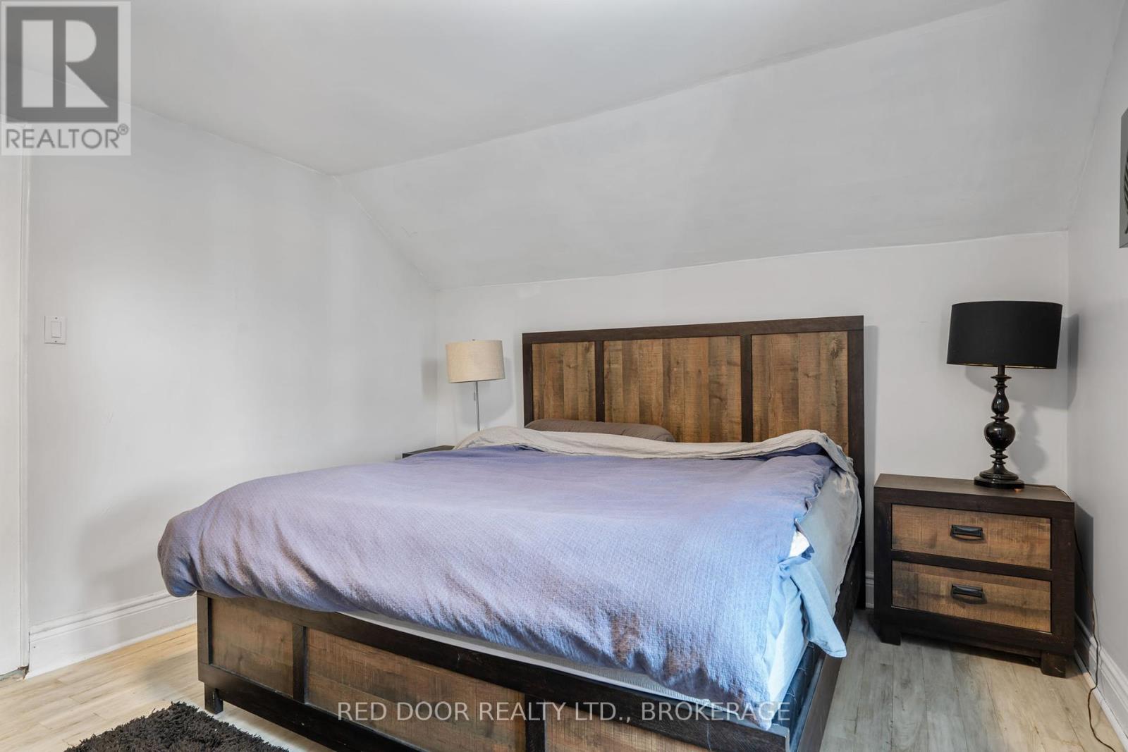 292 HETTY STREET W Property Photo