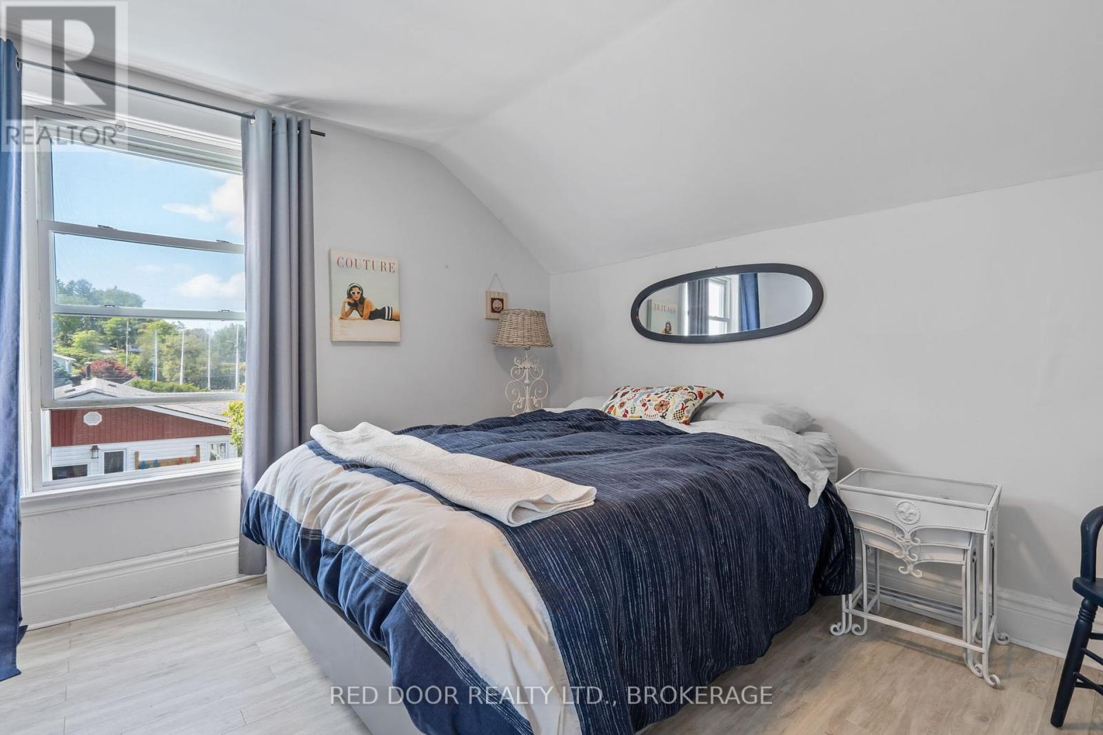 292 HETTY STREET W Property Photo