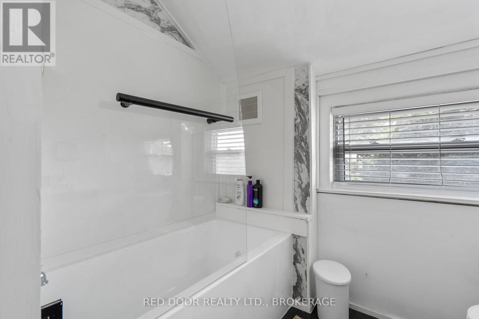 292 HETTY STREET W Property Photo