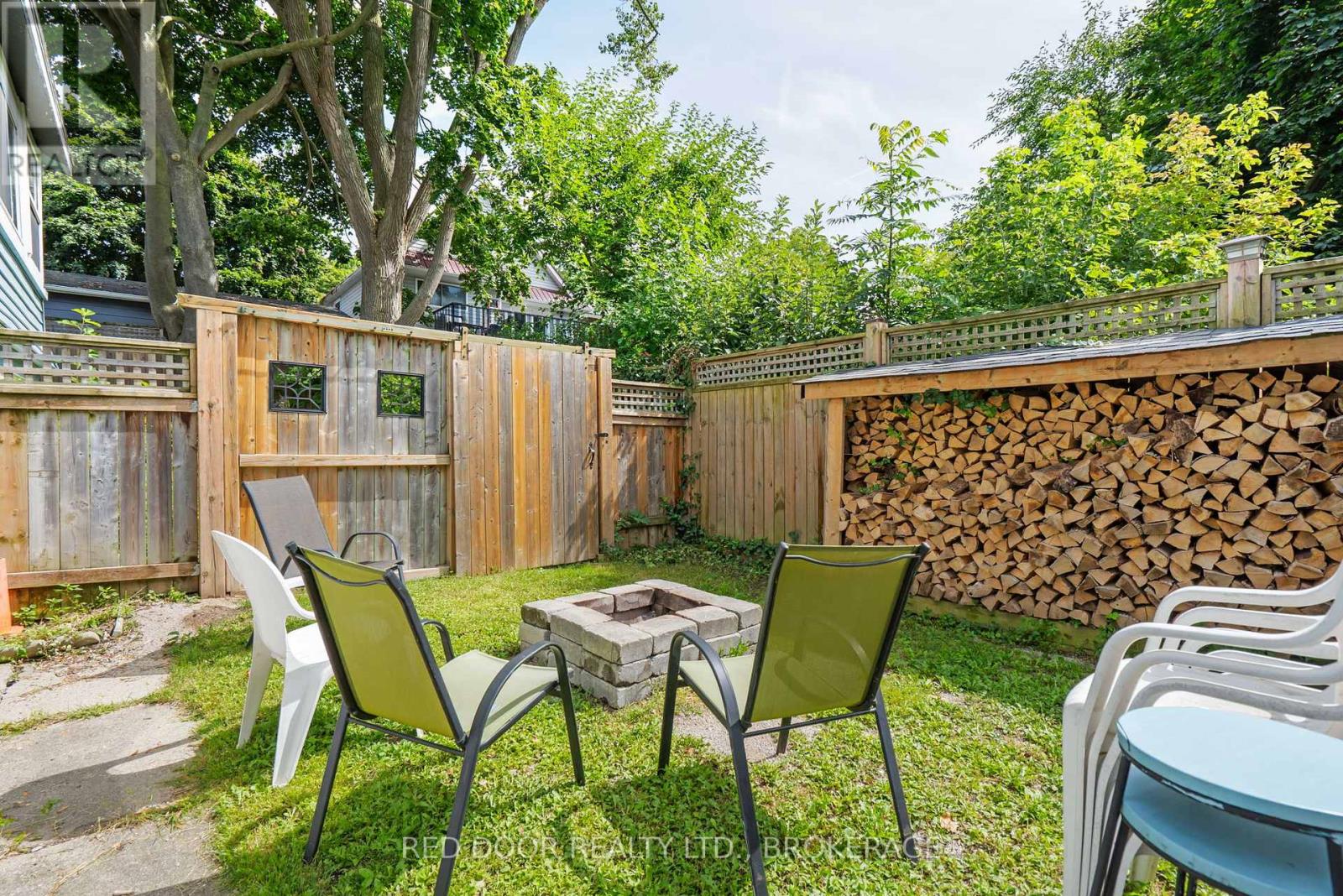 292 HETTY STREET W Property Photo
