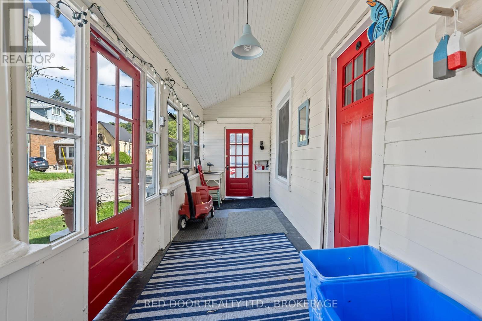 292 HETTY STREET W Property Photo