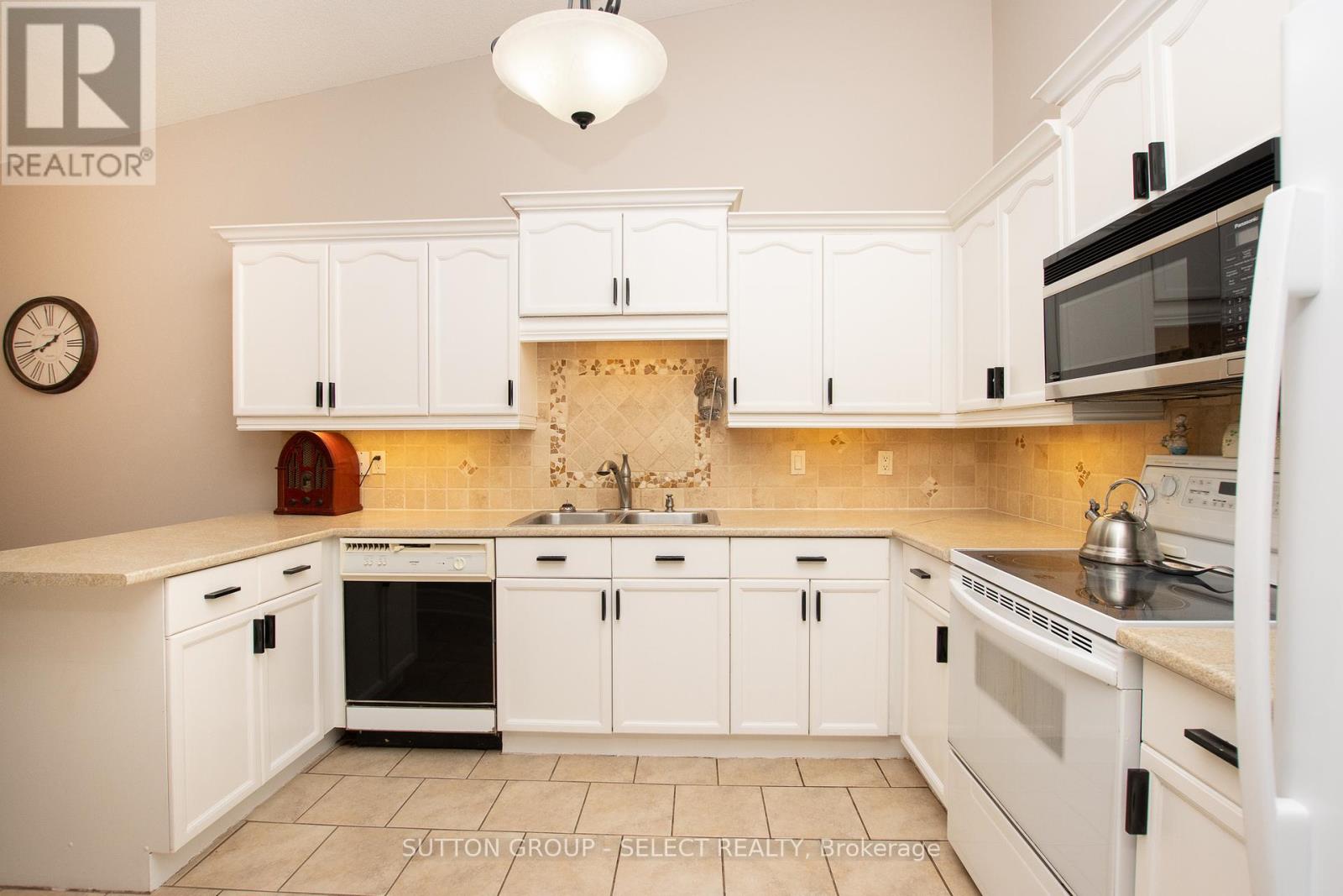 Photo 10 of 4 445 Riverside Drive, London North ON