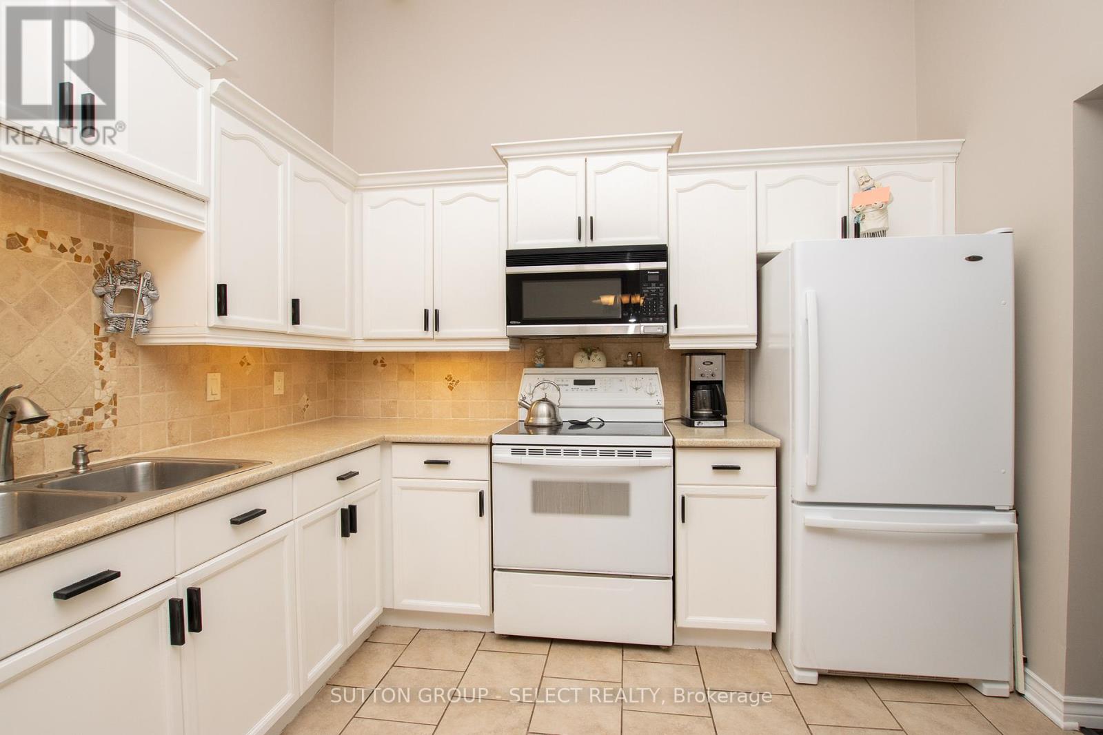 Photo 11 of 4 445 Riverside Drive, London North ON