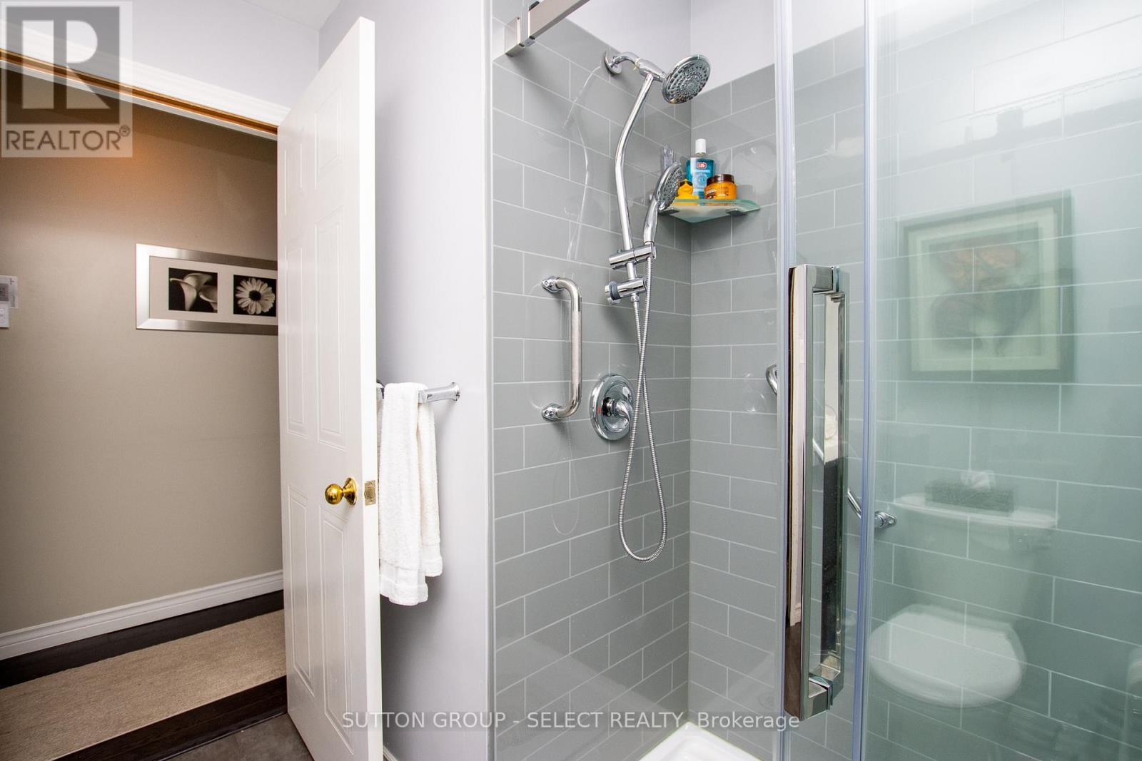 Photo 22 of 4 445 Riverside Drive, London North ON