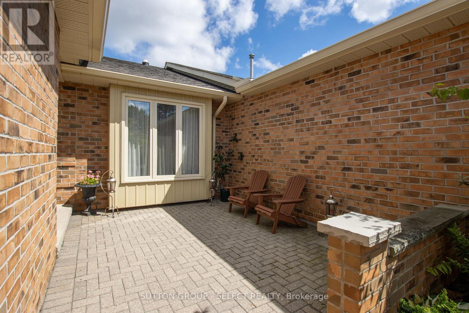 Photo 3 of 4 445 Riverside Drive, London North ON