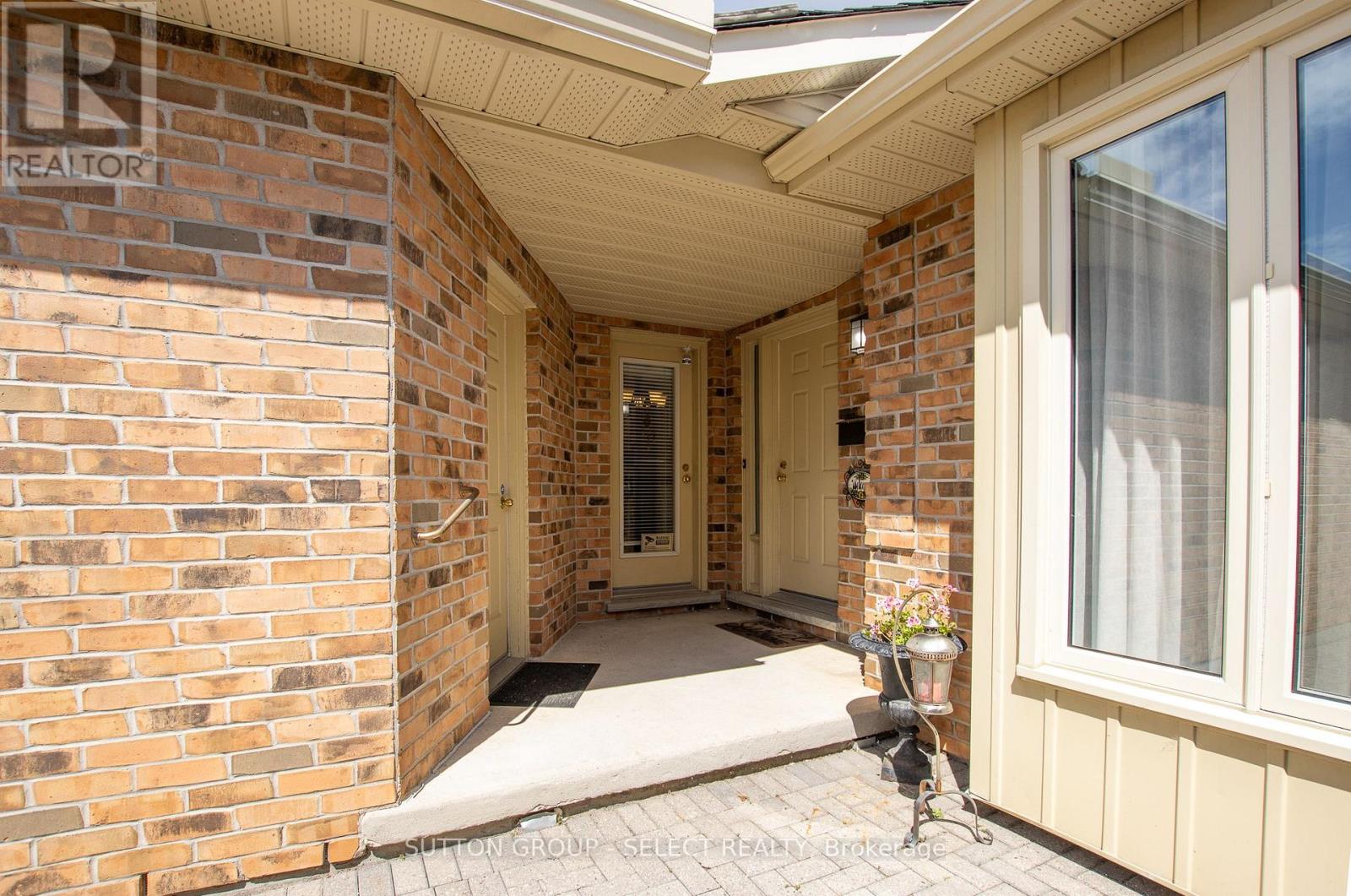 Photo 4 of 4 445 Riverside Drive, London North ON