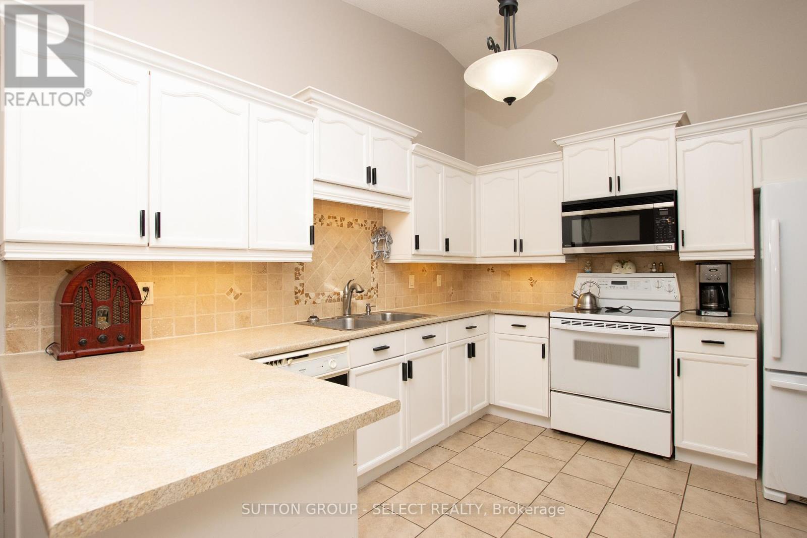 Photo 8 of 4 445 Riverside Drive, London North ON