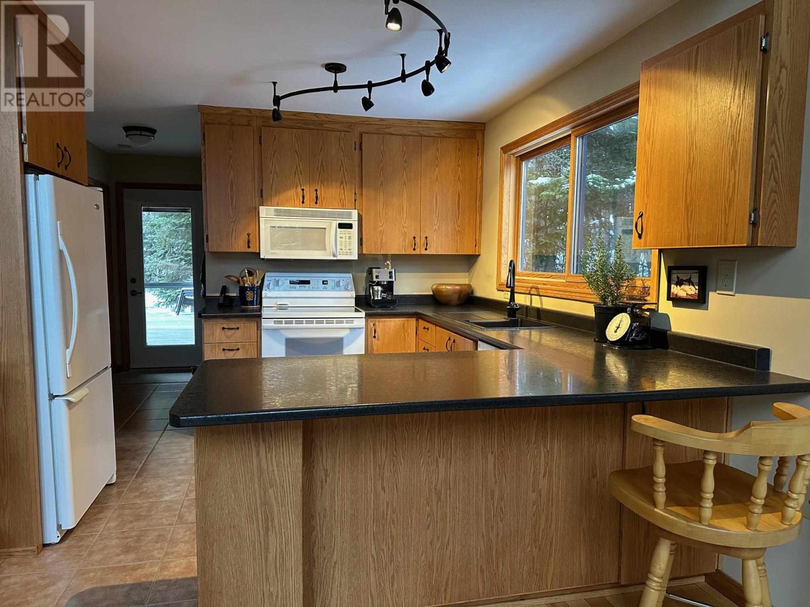 Photo 12 of 309 Cedar Ln, Rossport ON