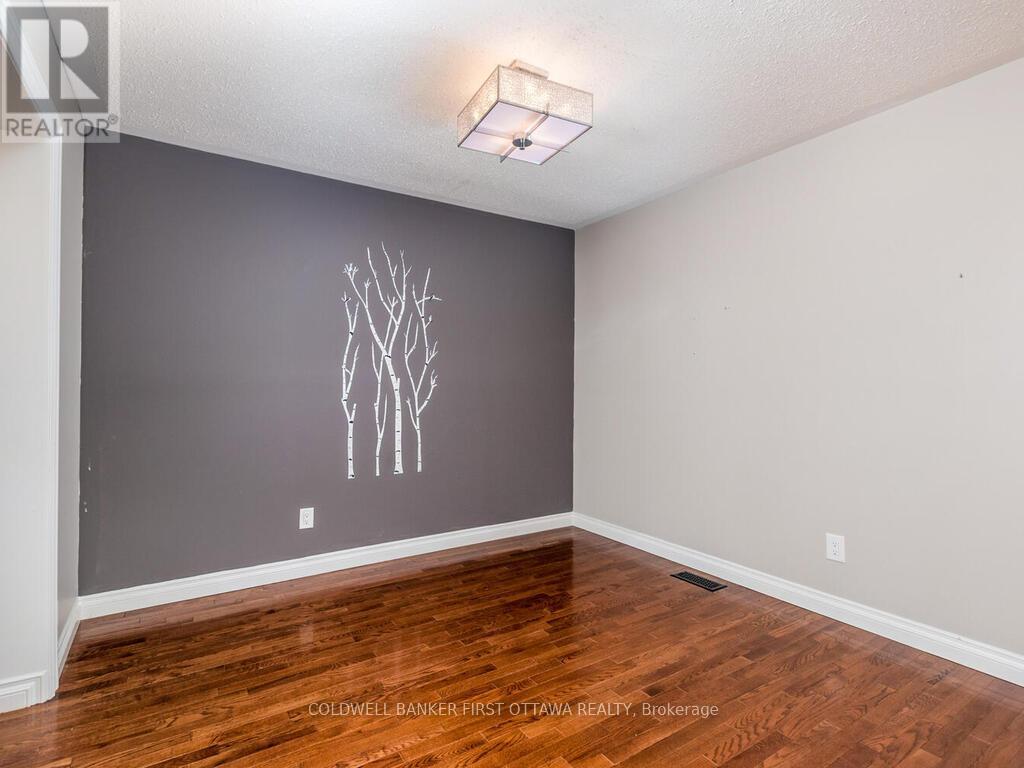 Photo 10 of 6101 Arbourwood Drive, Ottawa ON