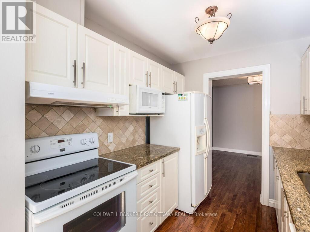 Photo 15 of 6101 Arbourwood Drive, Ottawa ON