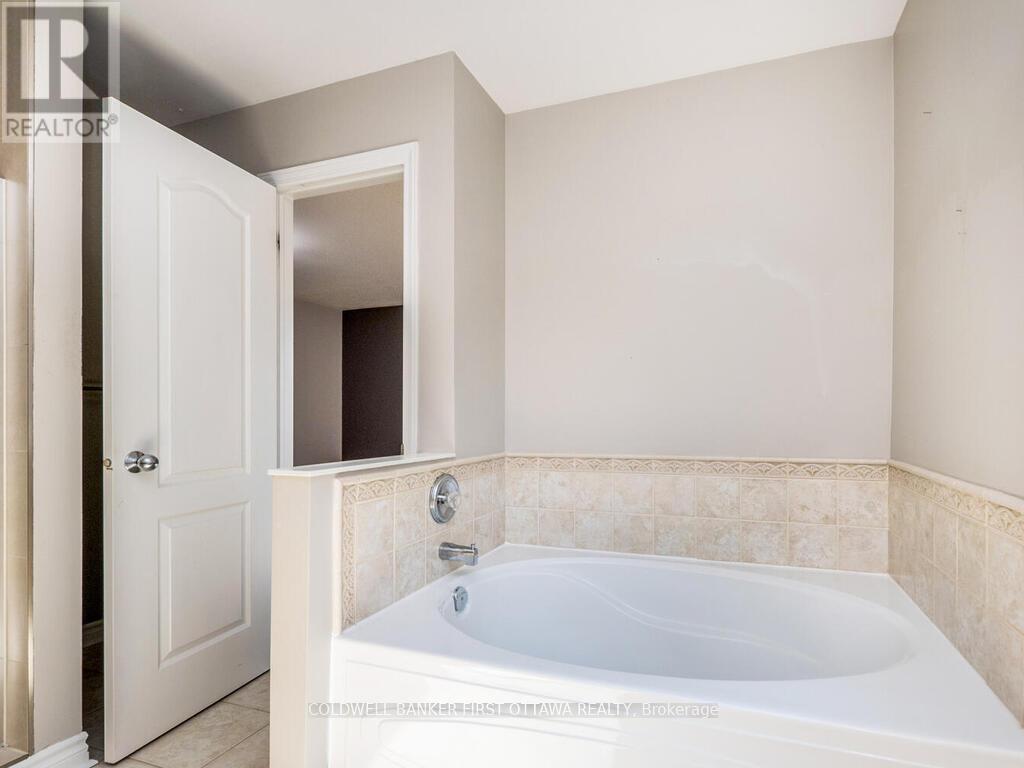 Photo 25 of 6101 Arbourwood Drive, Ottawa ON