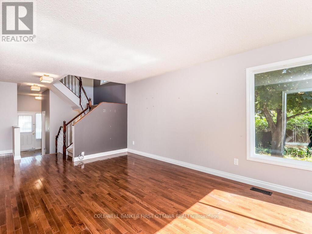 Photo 8 of 6101 Arbourwood Drive, Ottawa ON