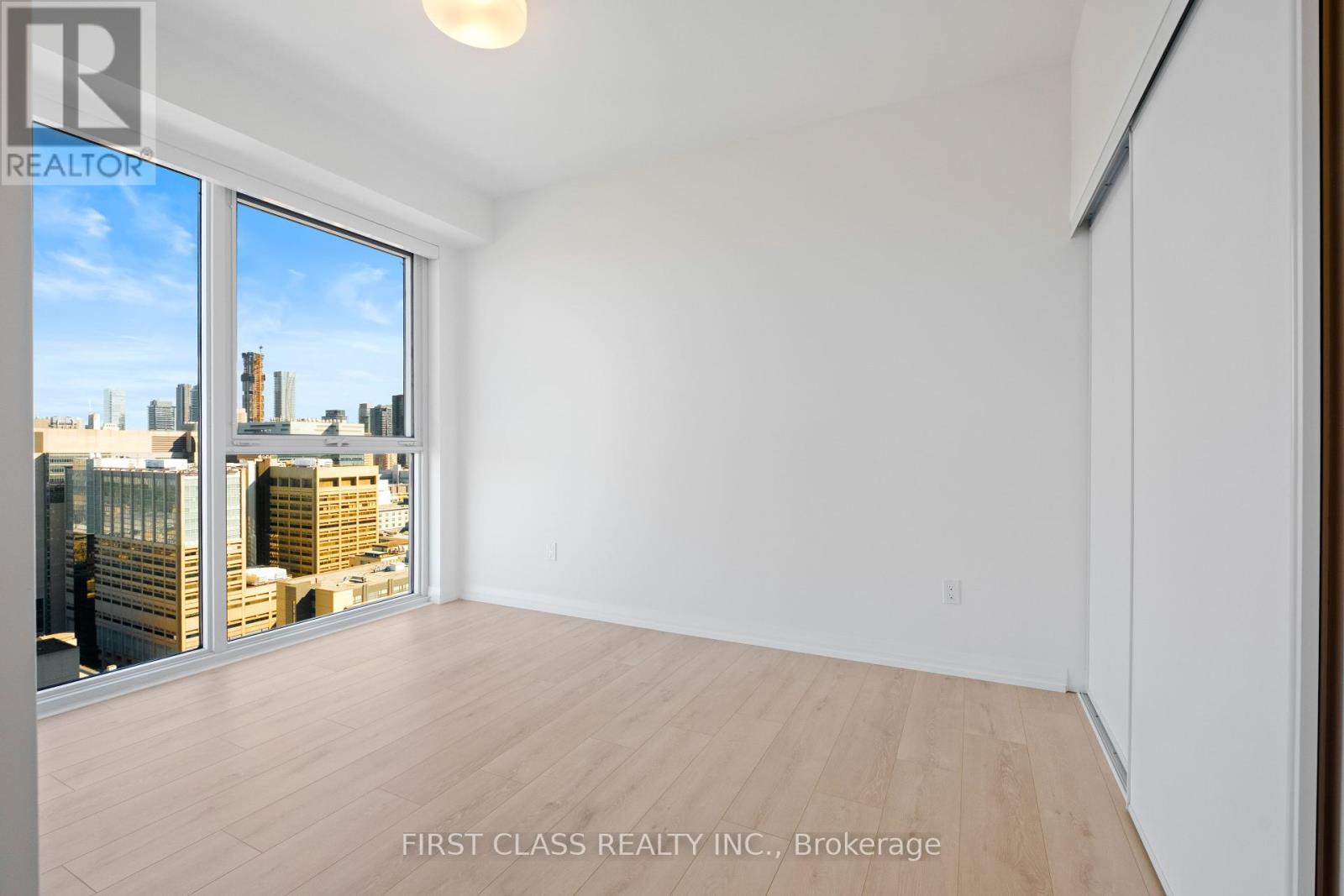 Photo 10 of 2911 280 Dundas Street, Toronto ON