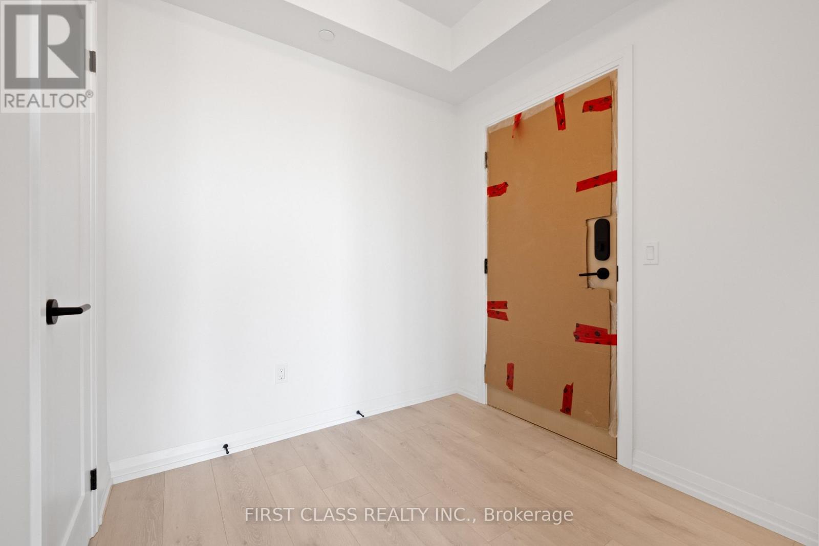 Photo 16 of 2911 280 Dundas Street, Toronto ON