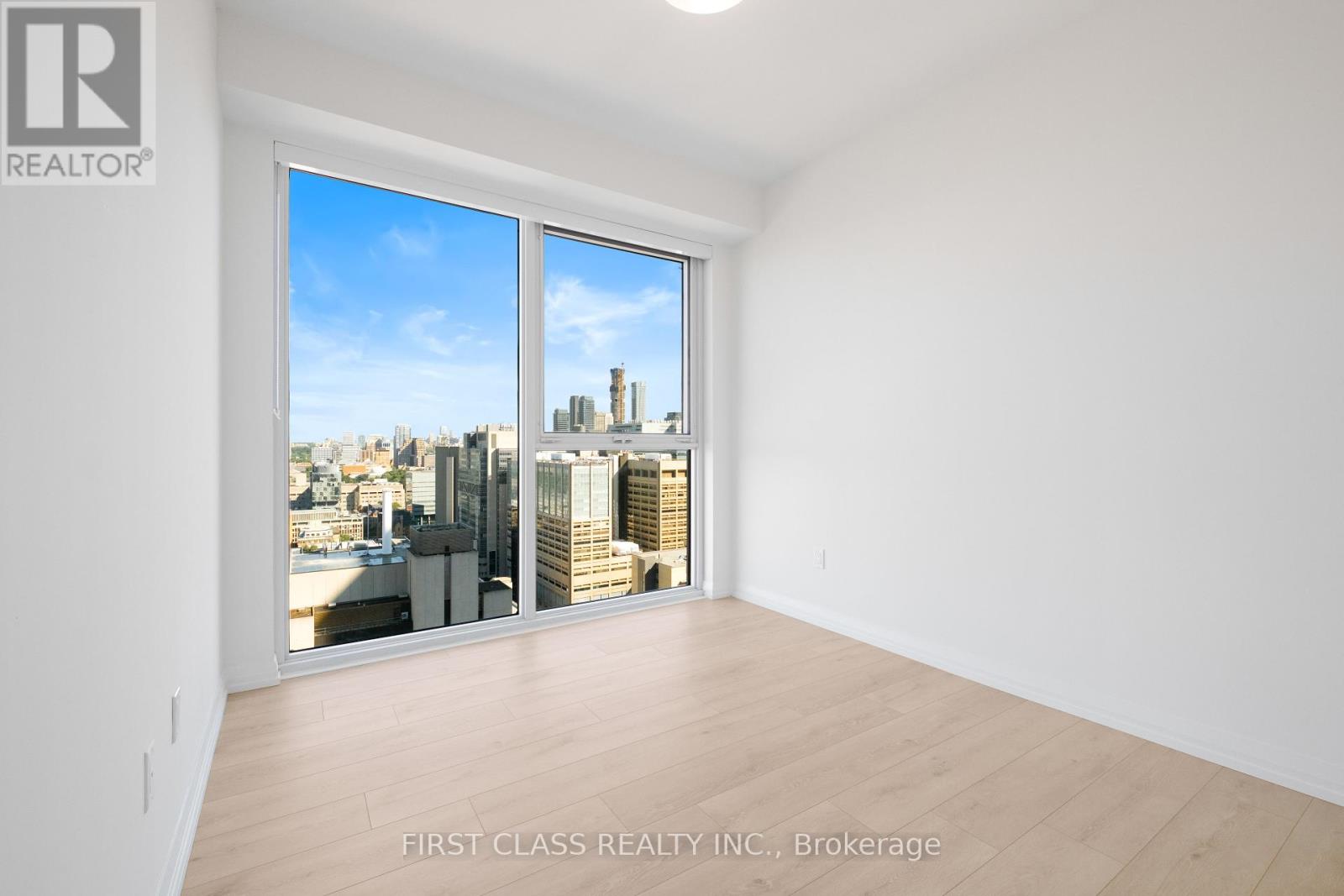 Photo 5 of 2911 280 Dundas Street, Toronto ON