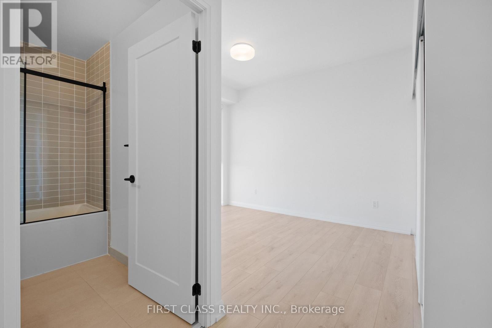 Photo 9 of 2911 280 Dundas Street, Toronto ON