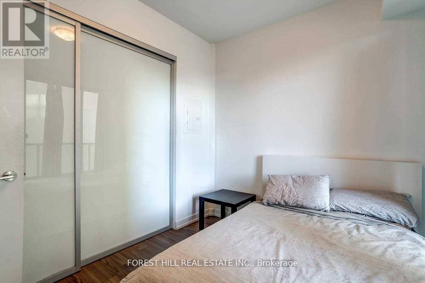 Photo 13 of 426 377 Madison Avenue, Toronto ON