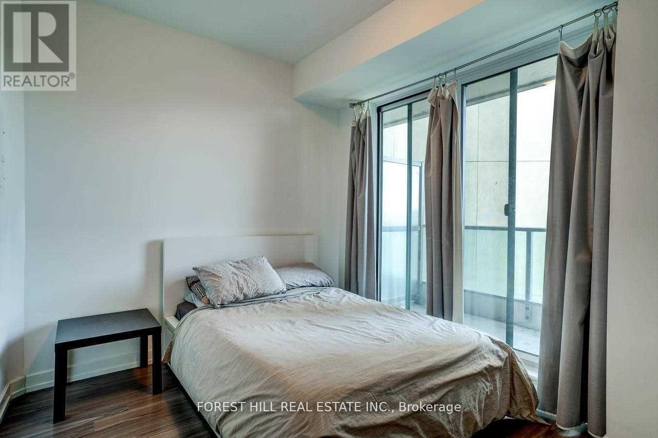 Photo 14 of 426 377 Madison Avenue, Toronto ON