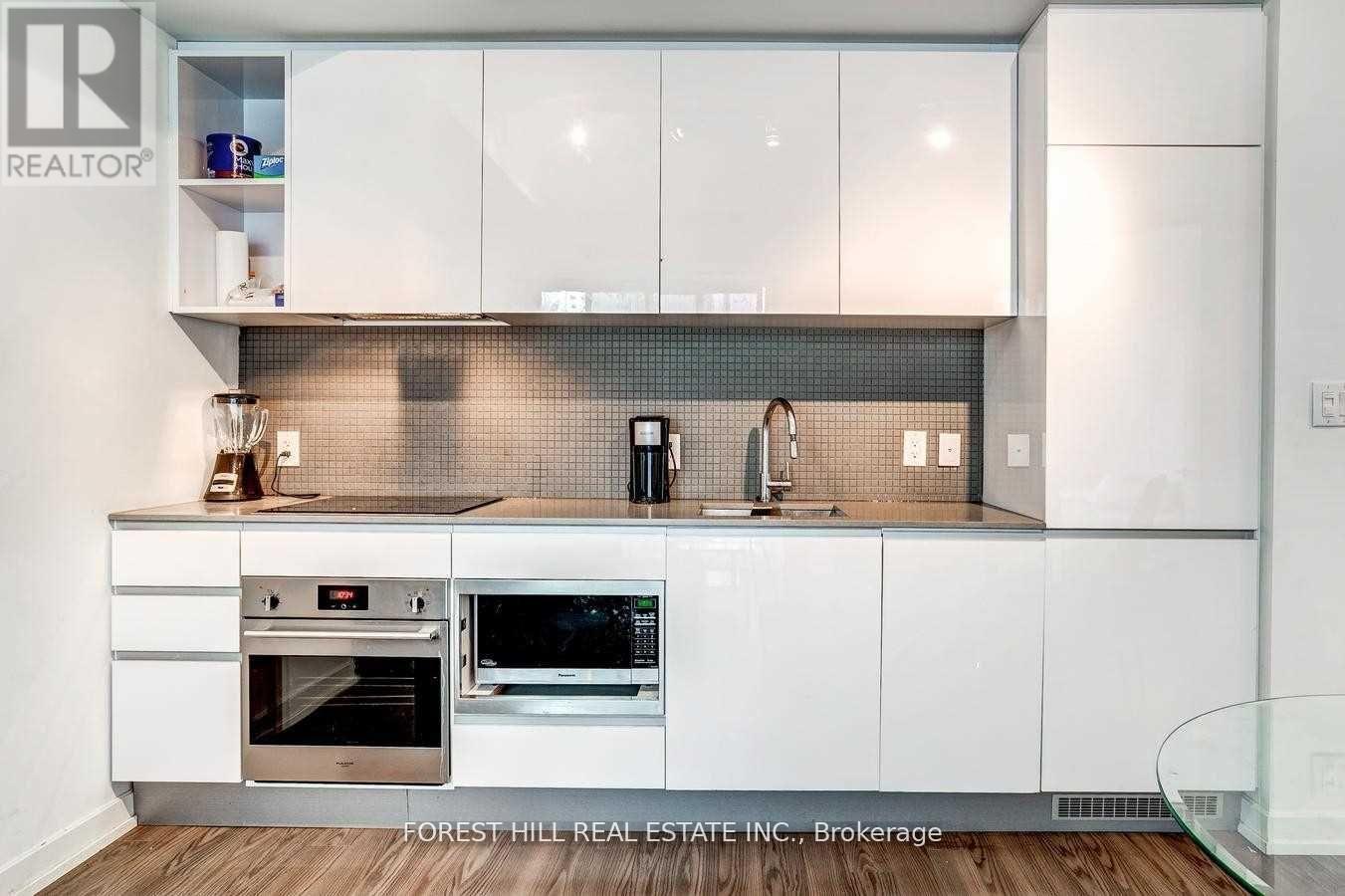 Photo 6 of 426 377 Madison Avenue, Toronto ON