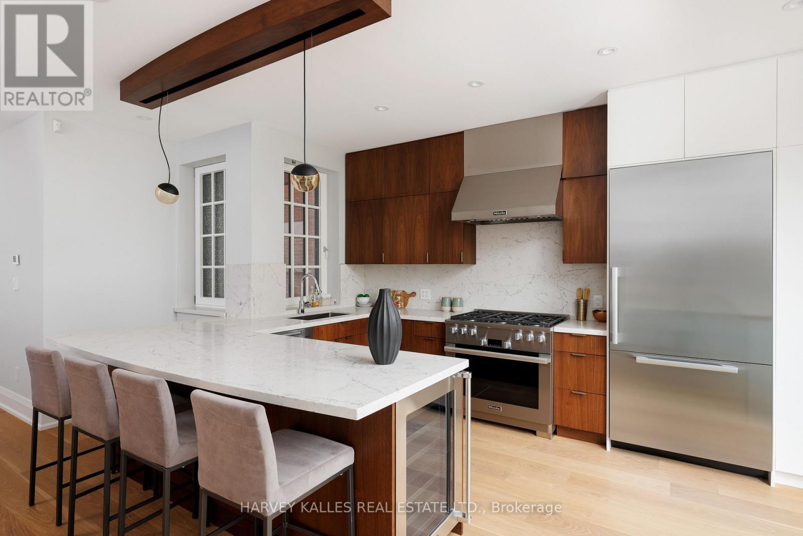 Photo 10 of 94 A Admiral Road, Toronto ON