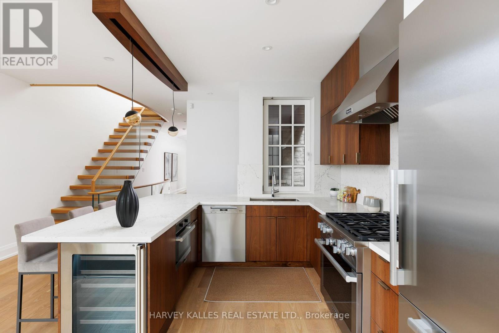 Photo 11 of 94 A Admiral Road, Toronto ON