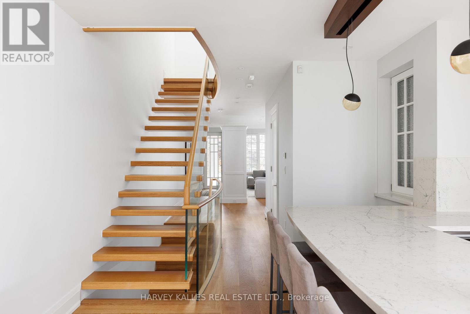 Photo 16 of 94 A Admiral Road, Toronto ON