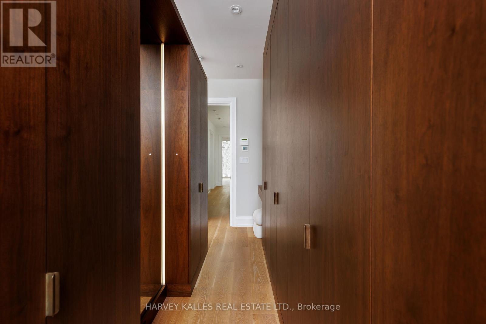 Photo 21 of 94 A Admiral Road, Toronto ON