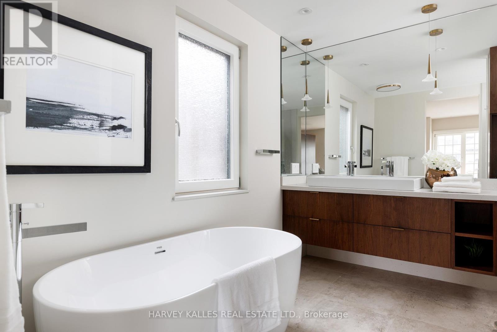 Photo 23 of 94 A Admiral Road, Toronto ON
