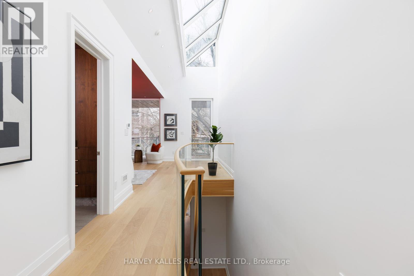 Photo 27 of 94 A Admiral Road, Toronto ON