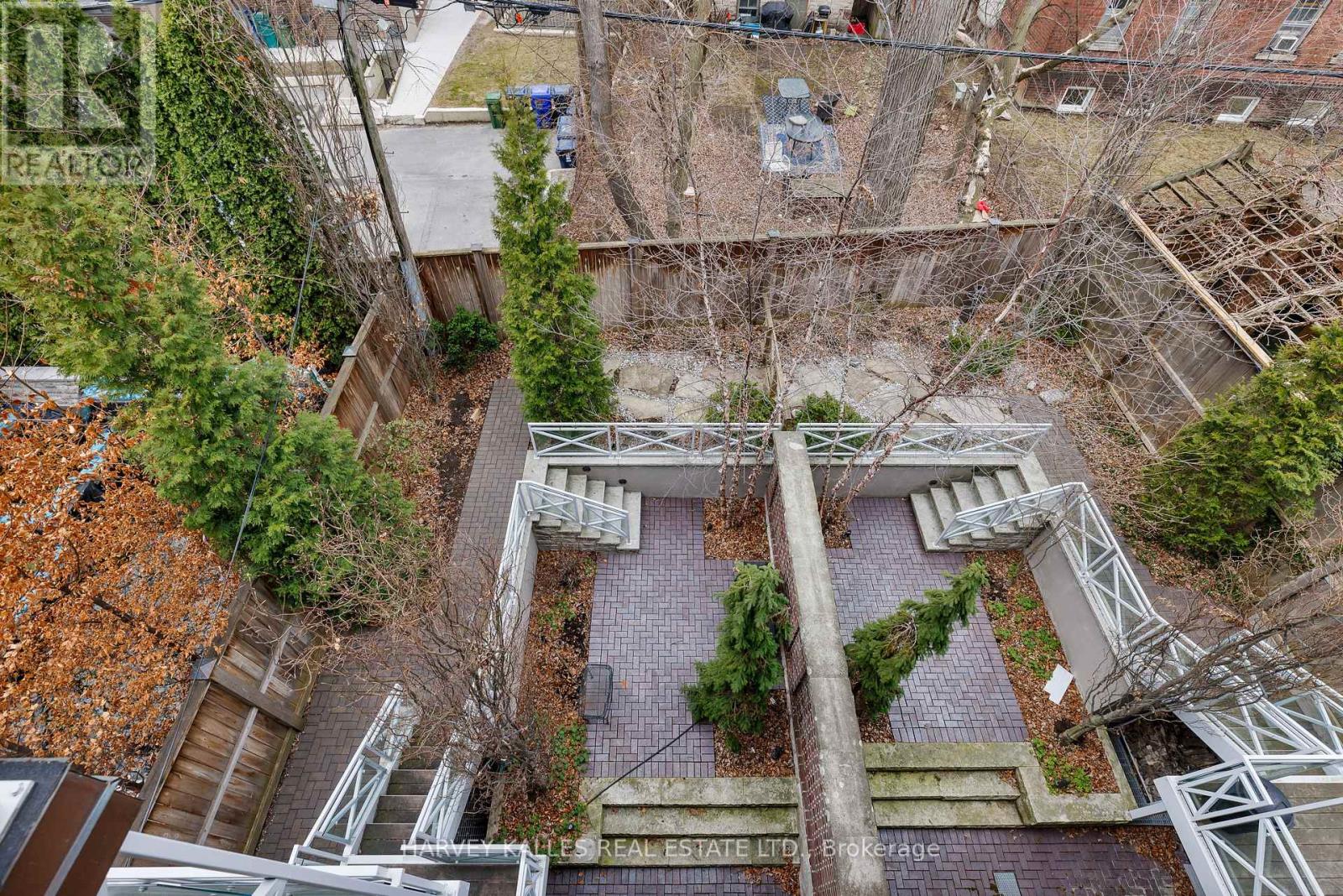 Photo 30 of 94 A Admiral Road, Toronto ON
