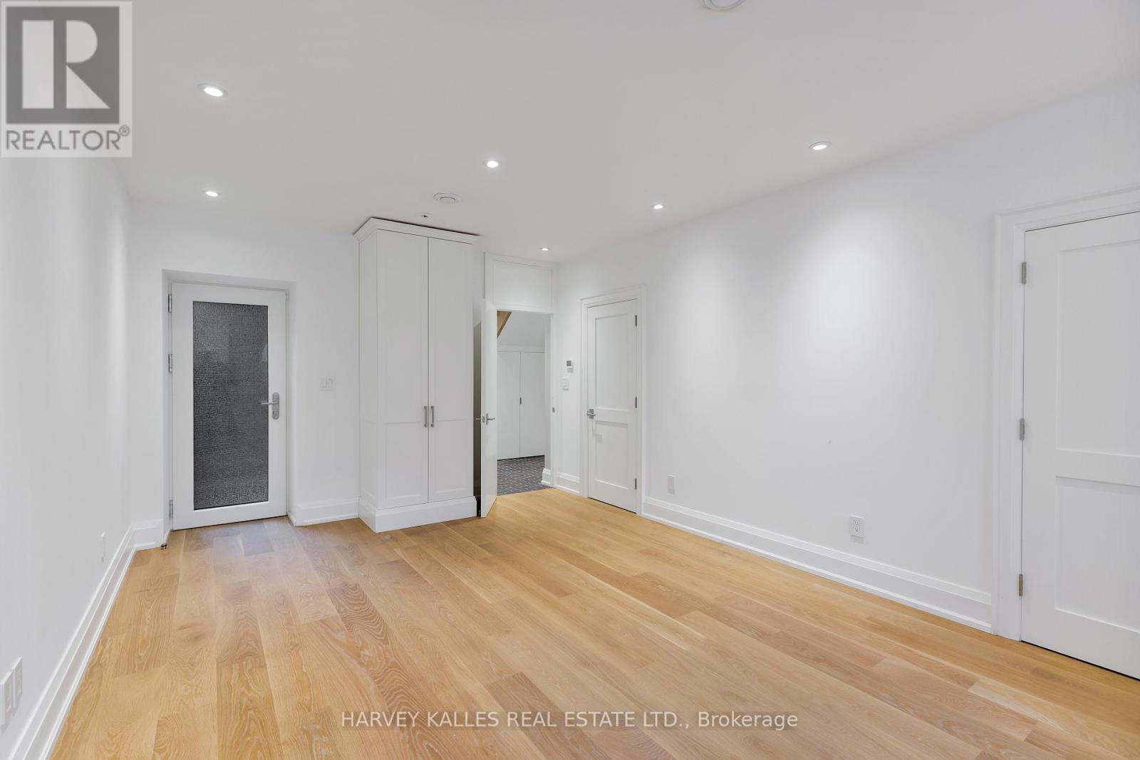 Photo 38 of 94 A Admiral Road, Toronto ON