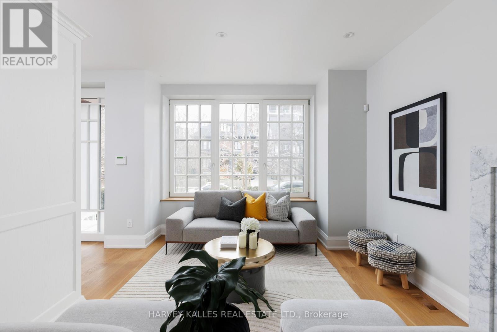 Photo 4 of 94 A Admiral Road, Toronto ON