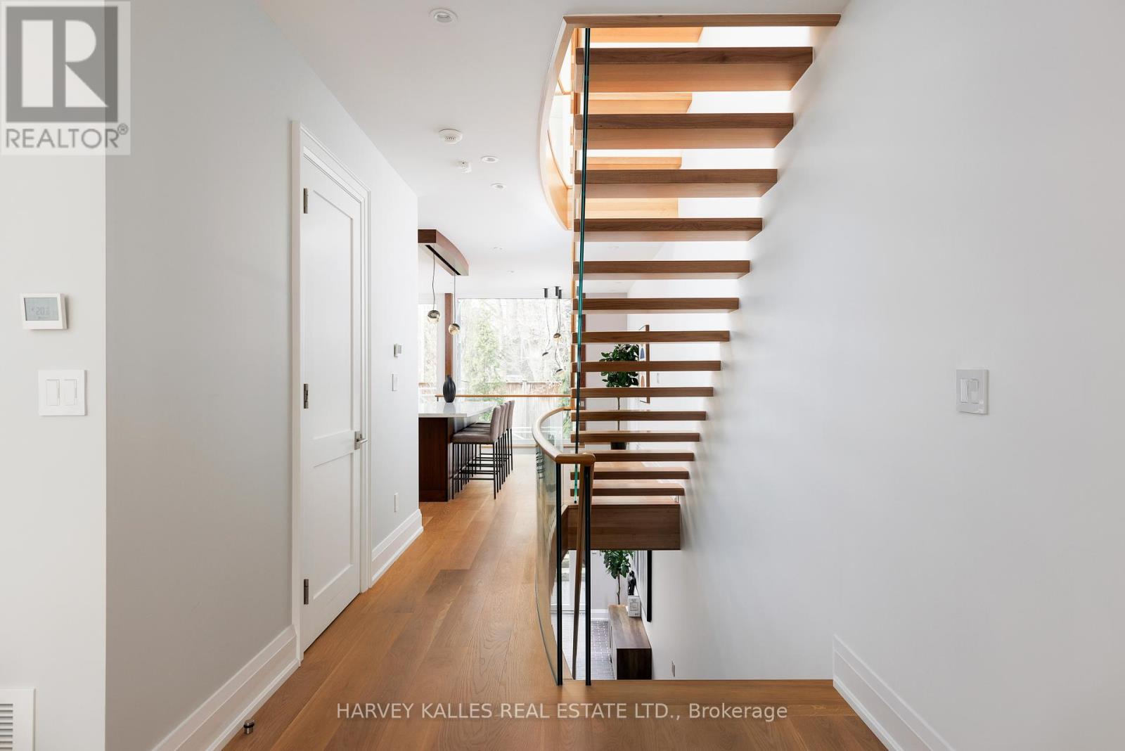 Photo 8 of 94 A Admiral Road, Toronto ON