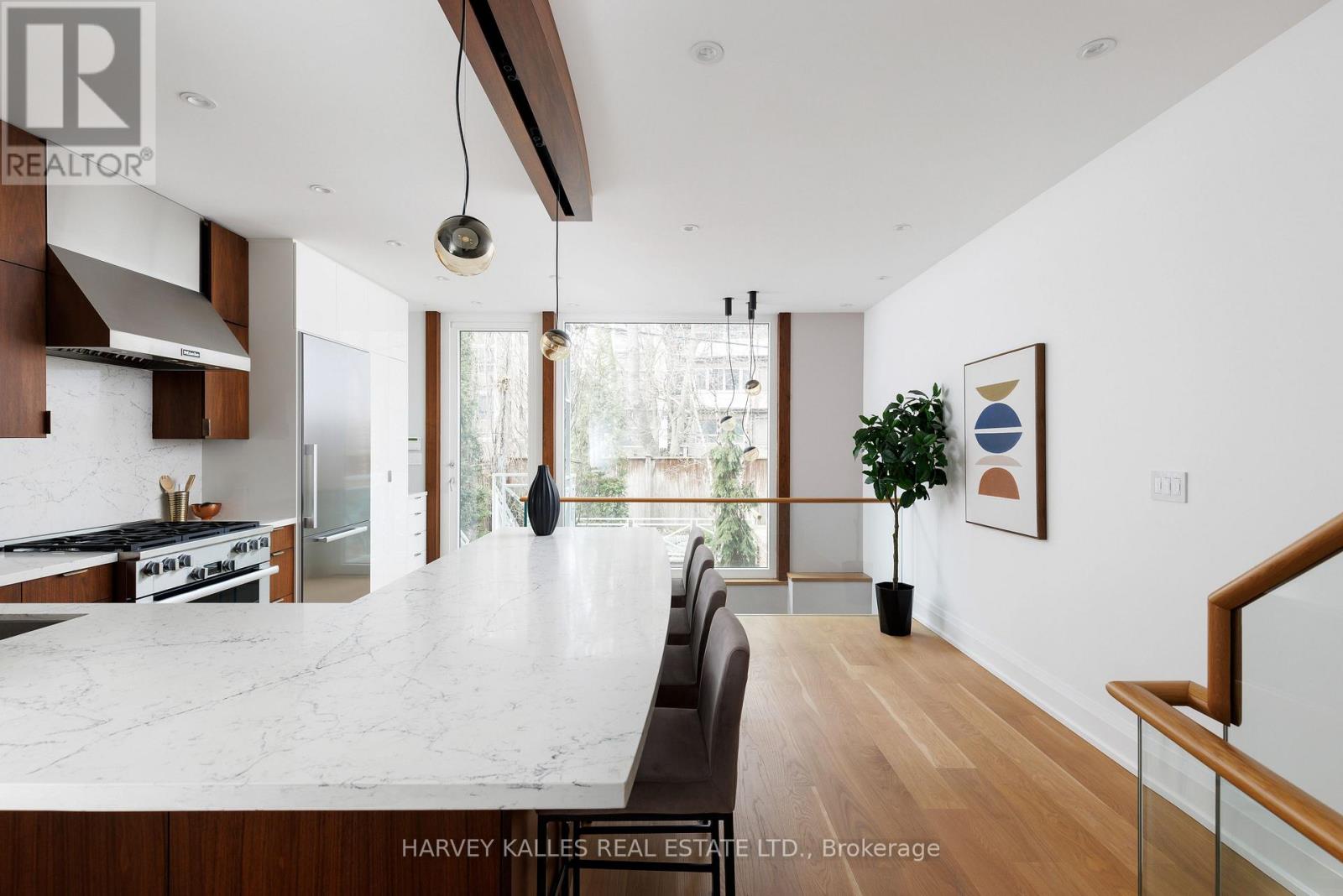 Photo 9 of 94 A Admiral Road, Toronto ON