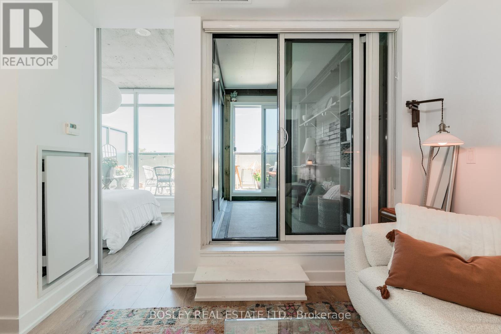 Photo 10 of 513 20 Gladstone Avenue, Toronto ON