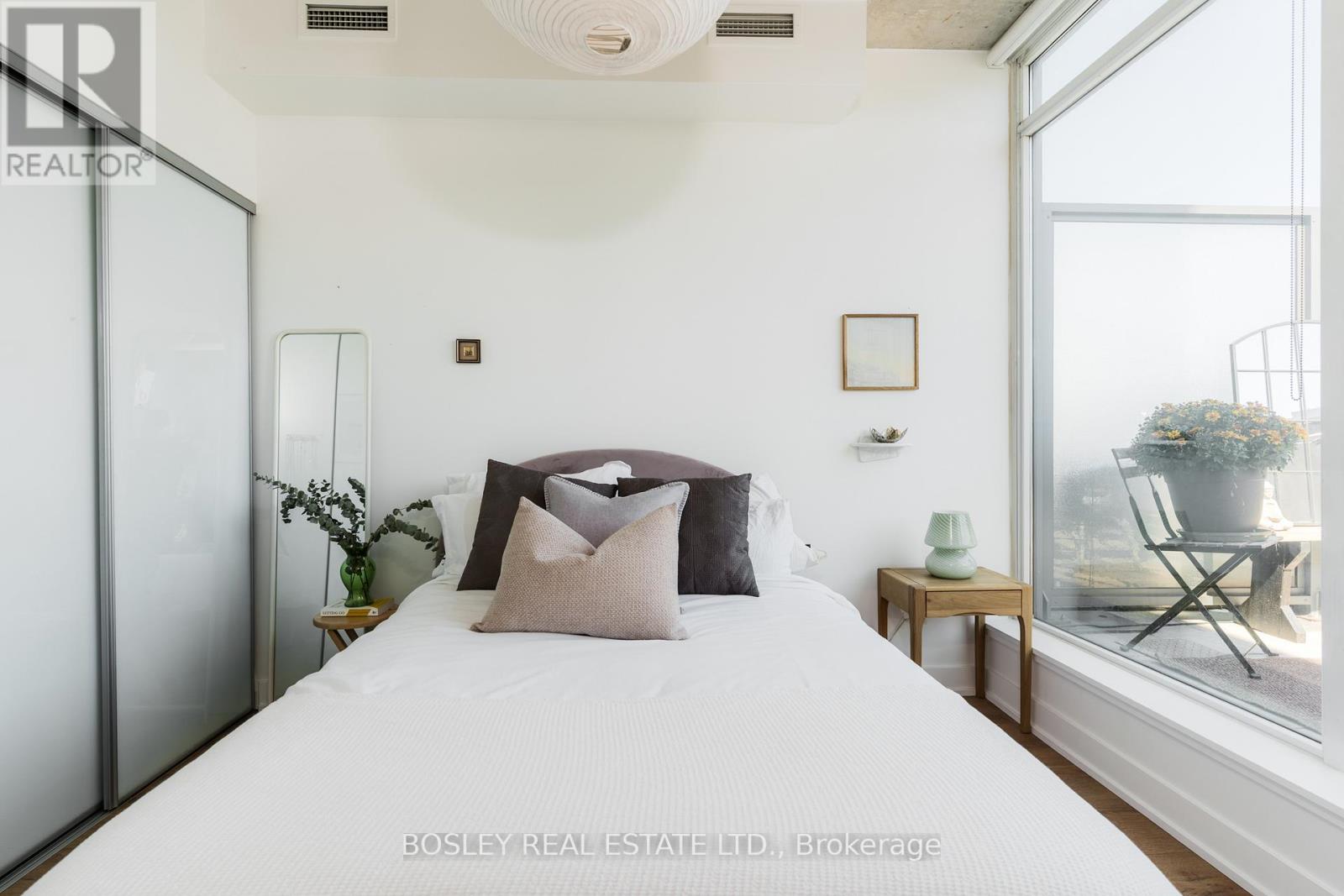 Photo 12 of 513 20 Gladstone Avenue, Toronto ON