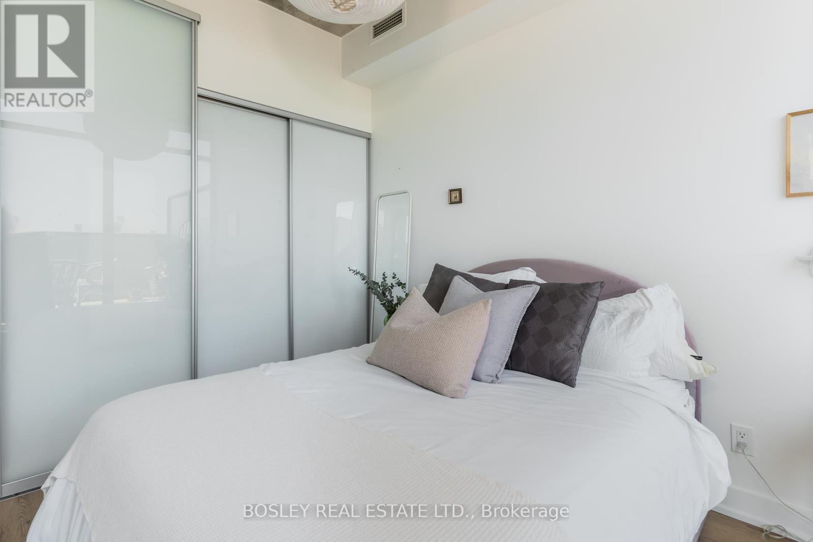 Photo 13 of 513 20 Gladstone Avenue, Toronto ON