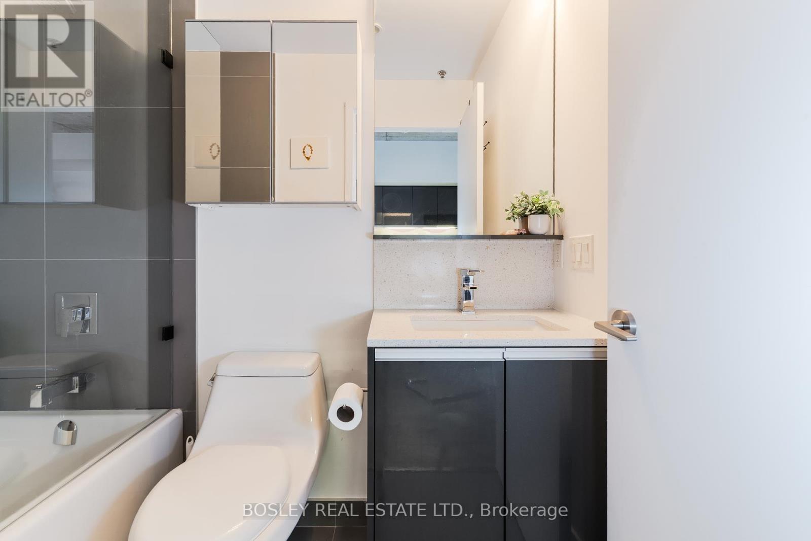Photo 14 of 513 20 Gladstone Avenue, Toronto ON