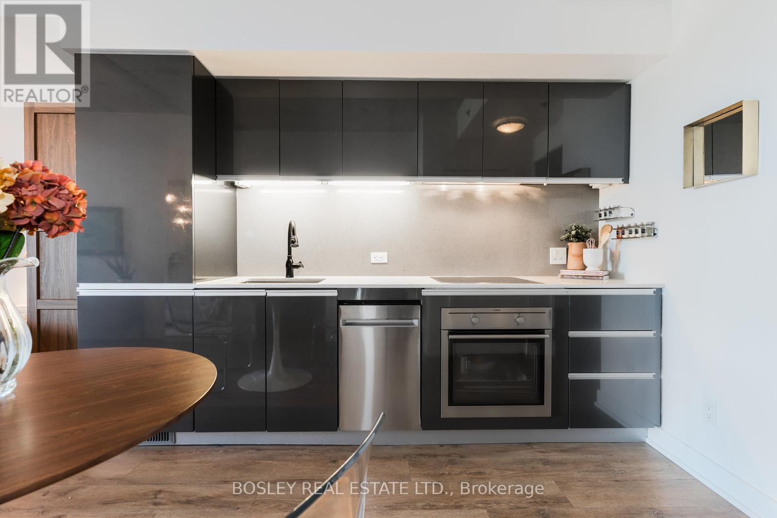 Photo 6 of 513 20 Gladstone Avenue, Toronto ON