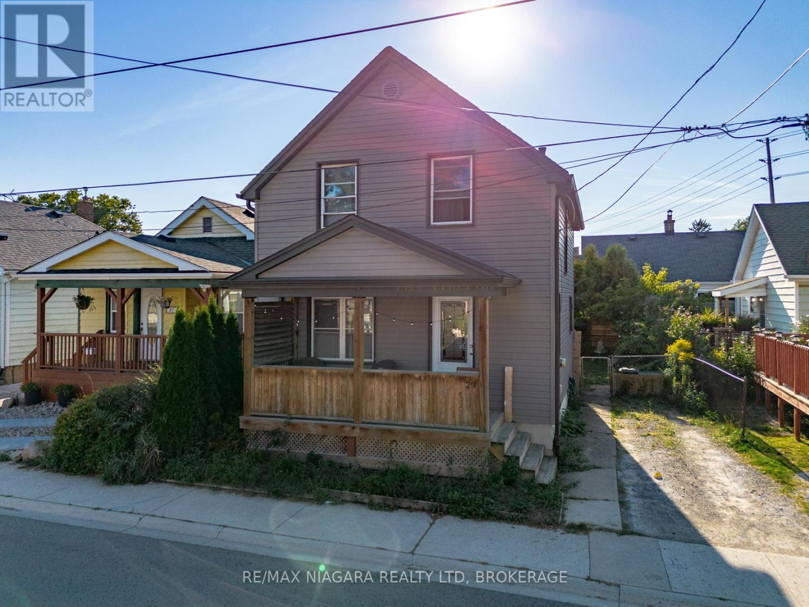 Photo 2 of 29 Wilson Street, St Catharines ON