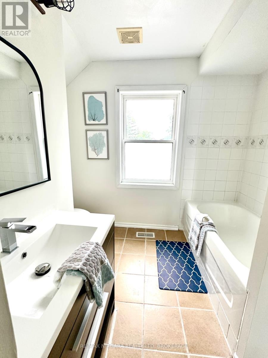 Photo 8 of 29 Wilson Street, St Catharines ON