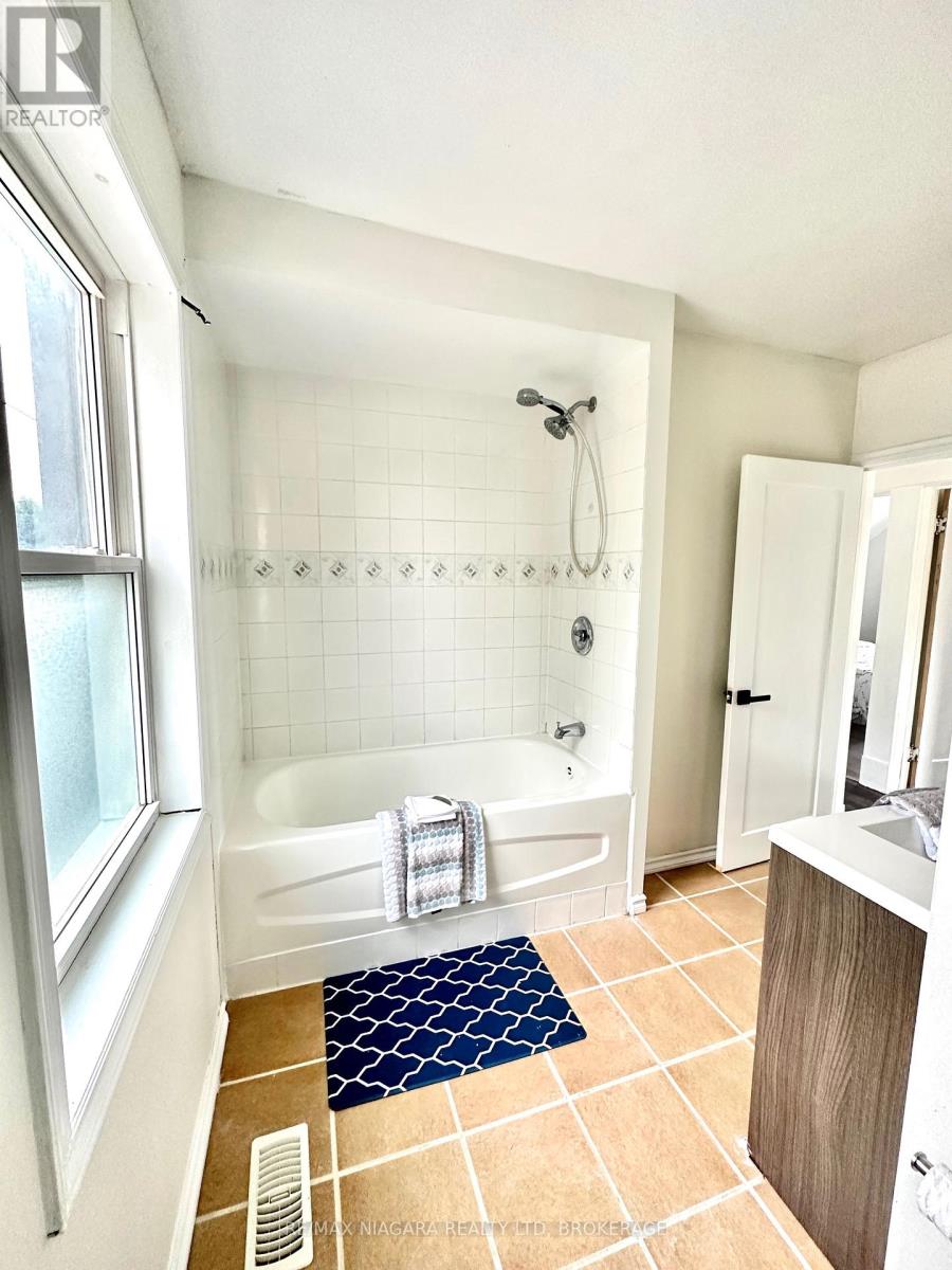 Photo 9 of 29 Wilson Street, St Catharines ON