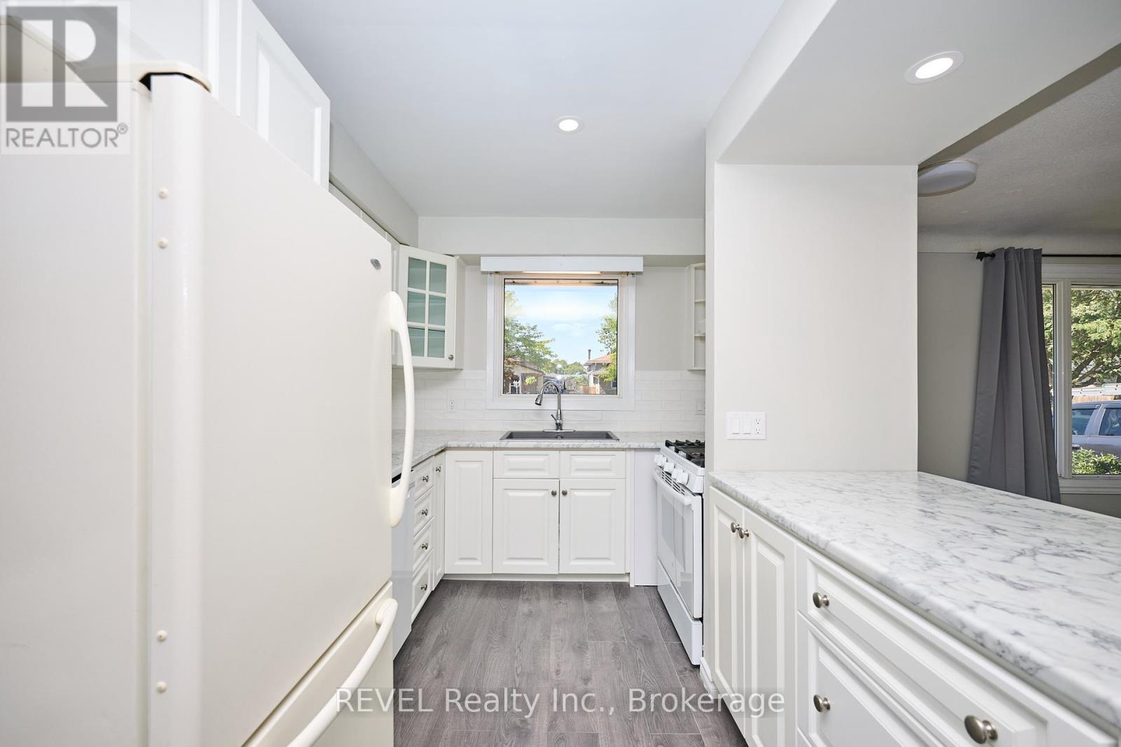 Photo 11 of 7386 Sunhaven Drive, Niagara Falls ON