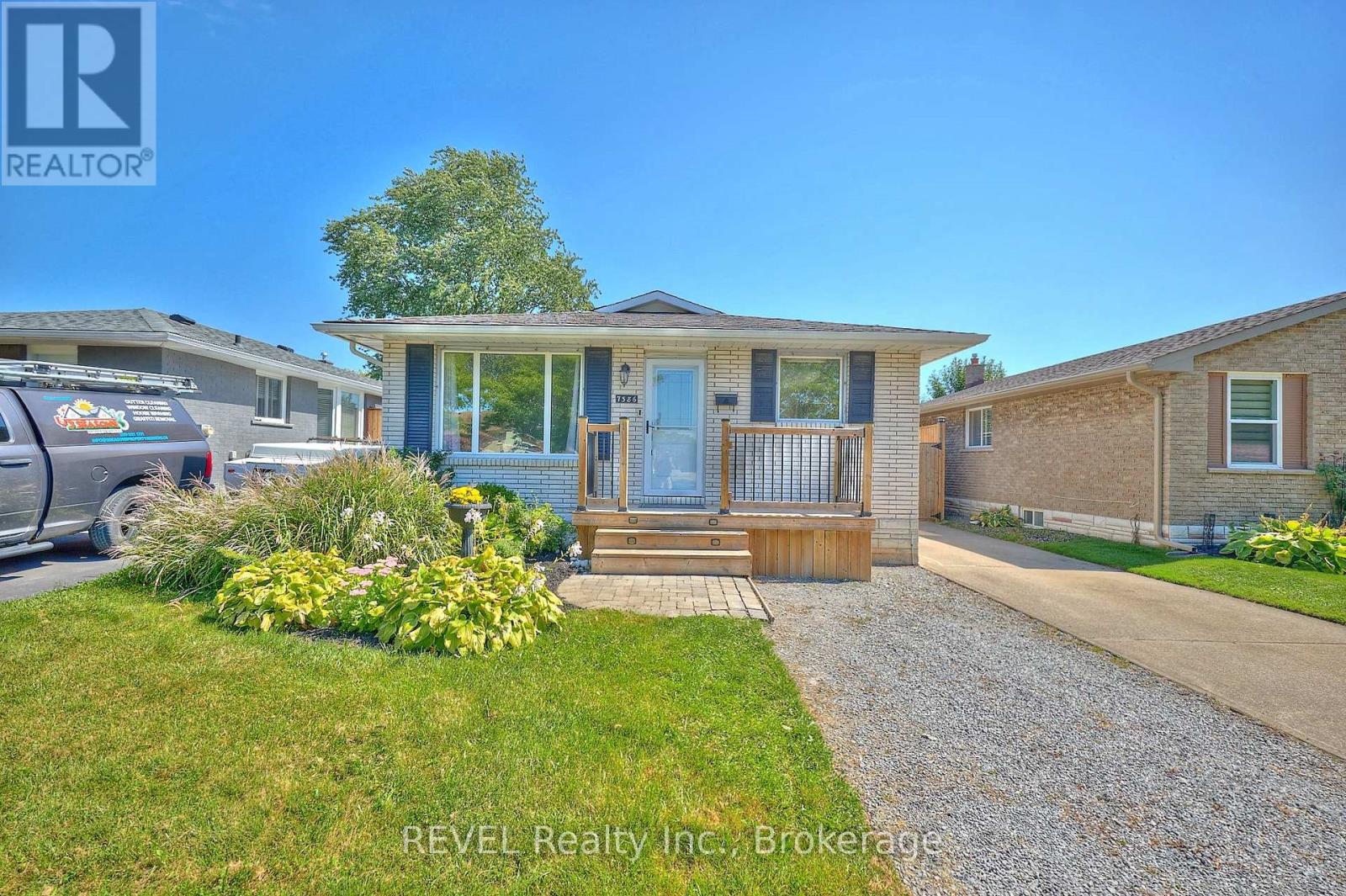 Photo 2 of 7386 Sunhaven Drive, Niagara Falls ON
